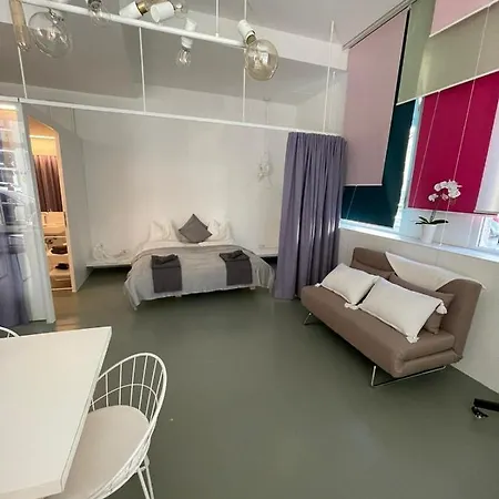 Main Station Design Loft Style אינסברוק